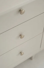 Pinio Petite Bedroom