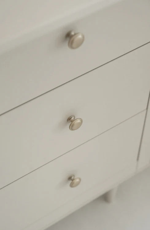Pinio Petite Bedroom