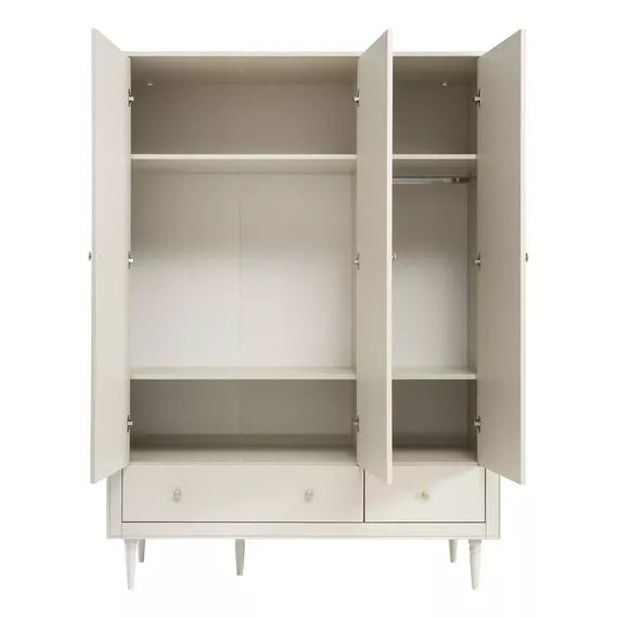 Pinio Petite Bedroom
