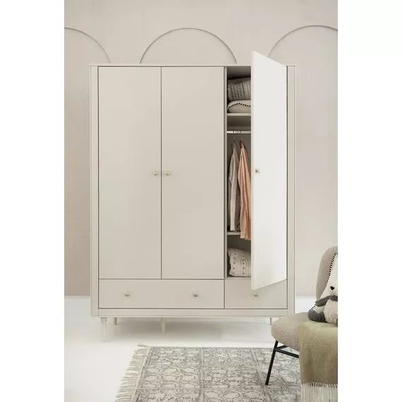 Pinio Petite Bedroom