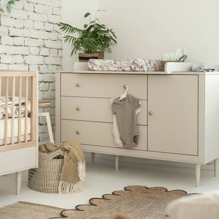 Pinio Petite Bedroom