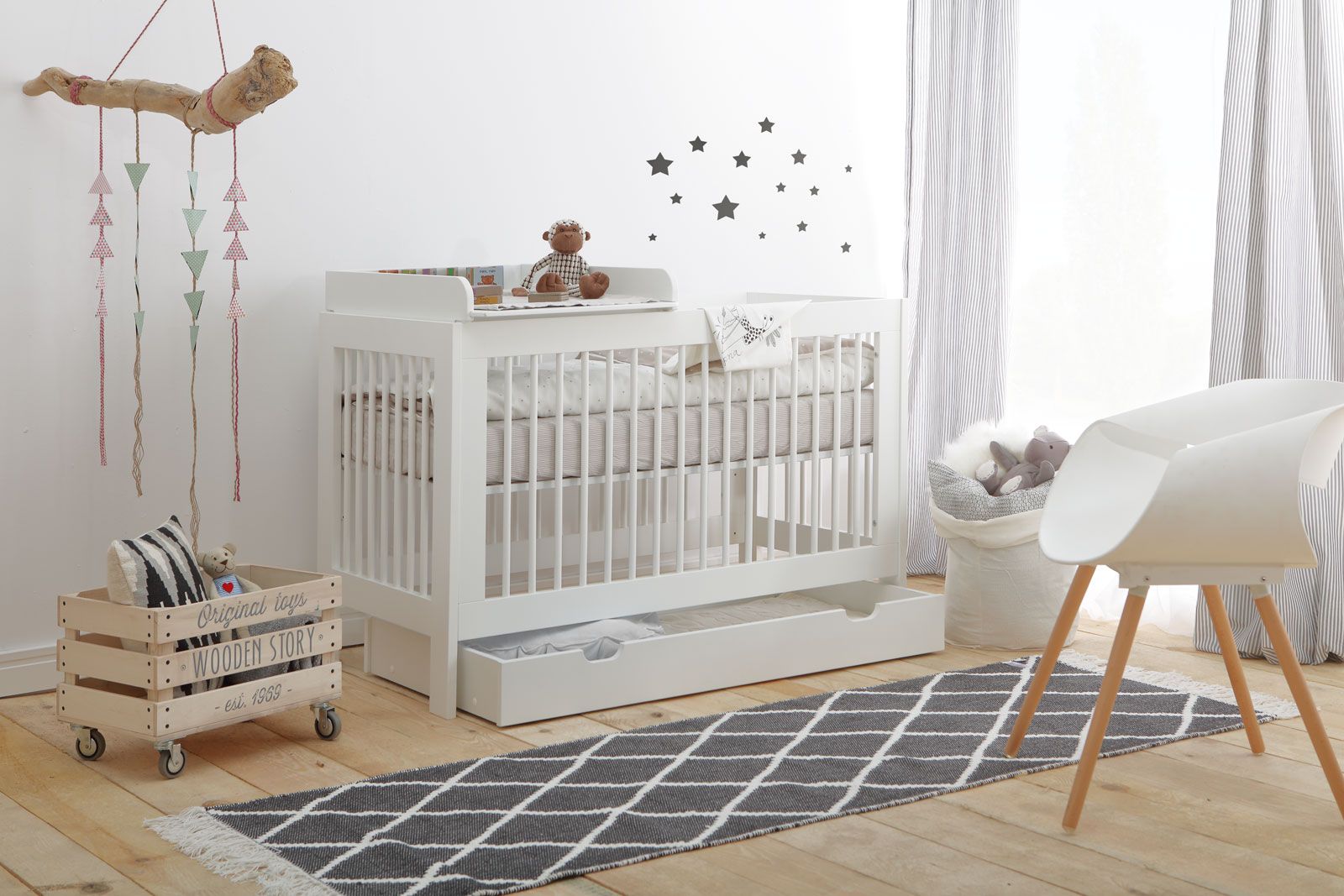 Pinio - Basic White Bed