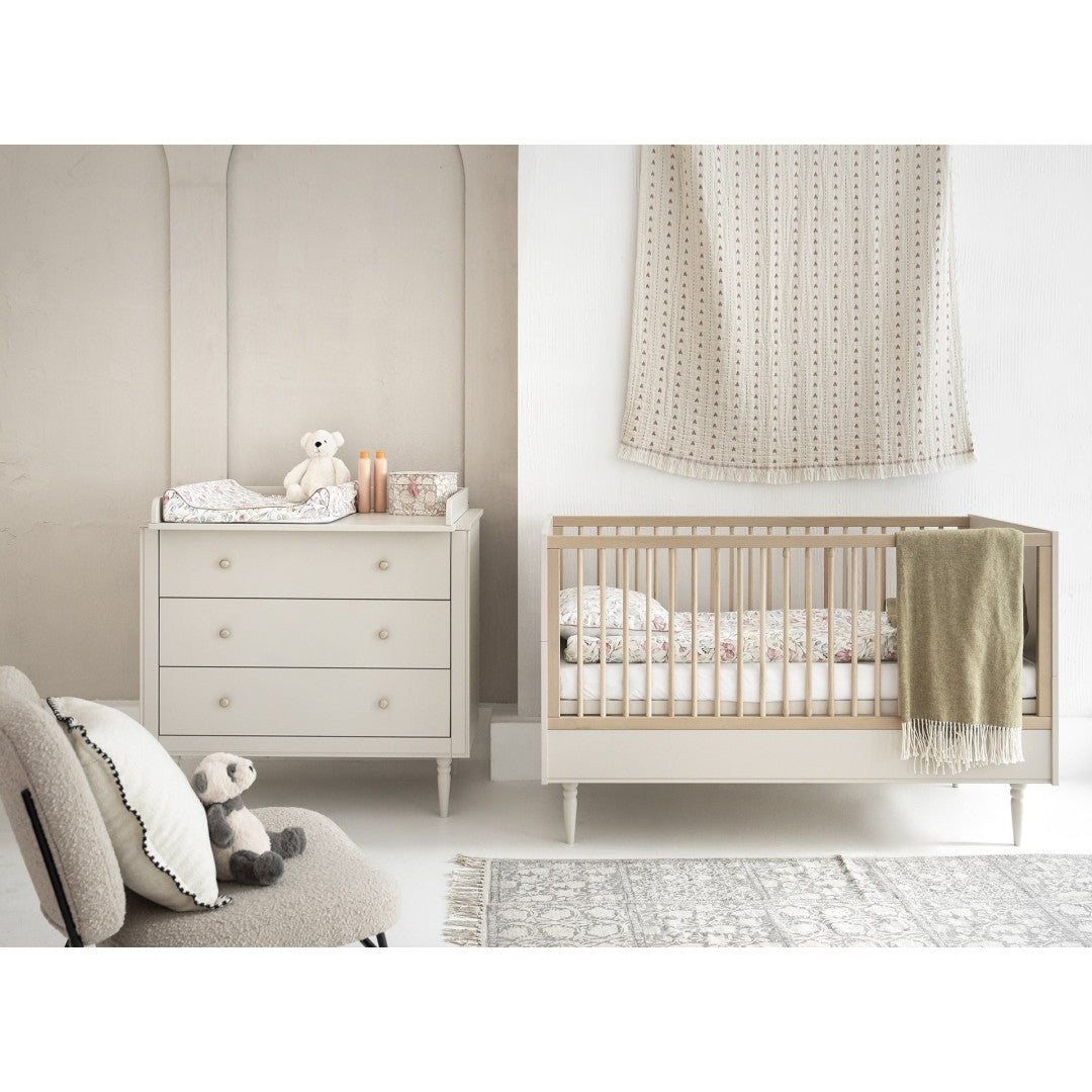 Pinio Petite Bedroom