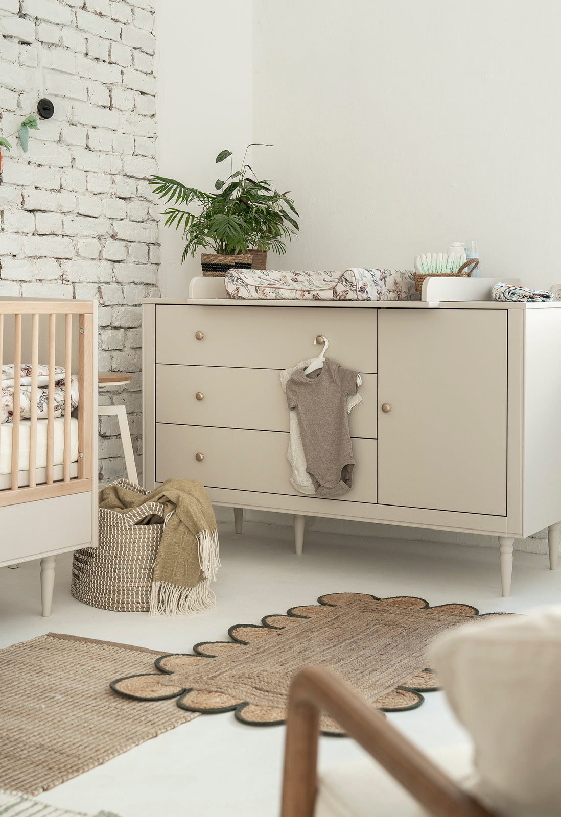 Pinio Petite Bedroom